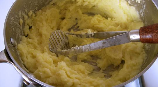Mashed-potatoes-with-garlic-and-thyme-04