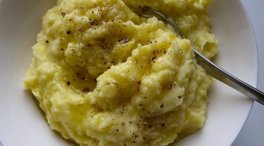 Mashed-potatoes-with-garlic-and-thyme-05
