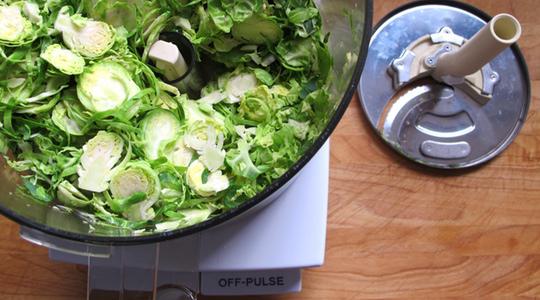 Brussels-sprout-salad-with-blue-cheese-dressing-02