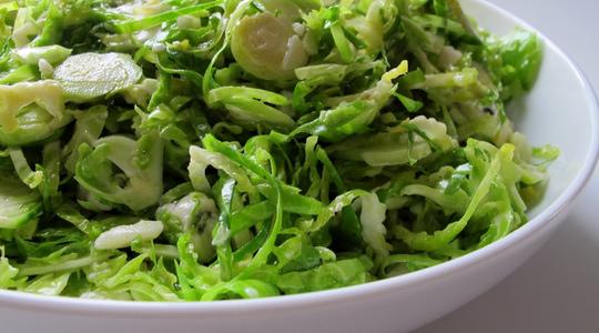 Brussels-sprout-salad-with-blue-cheese-dressing-04