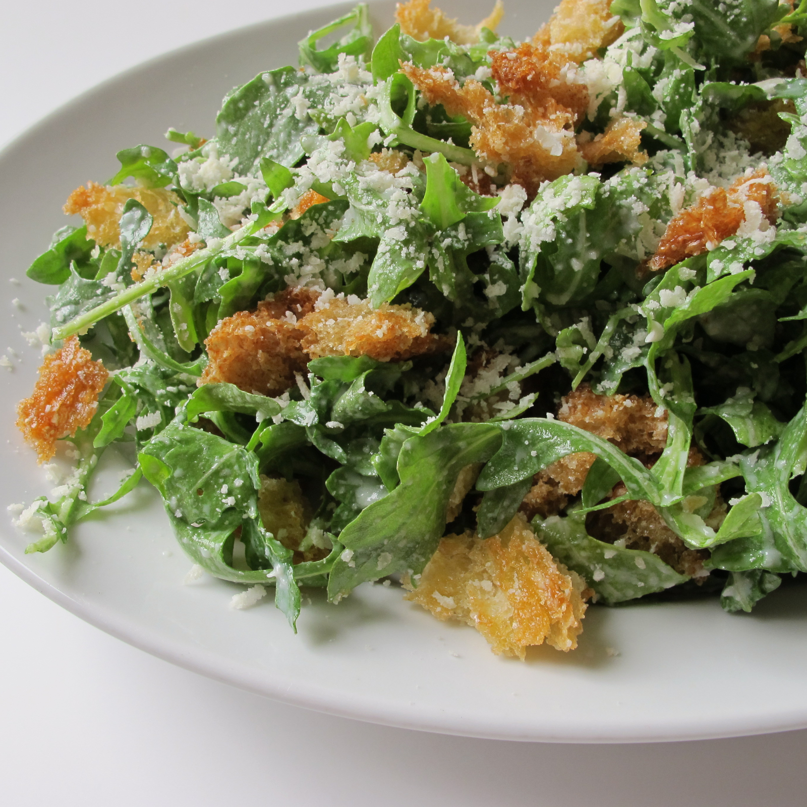 Arugula Salad with Creamy Garlic Dressing