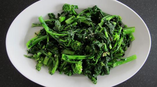 Broccoli rabe with garlic and red pepper-10