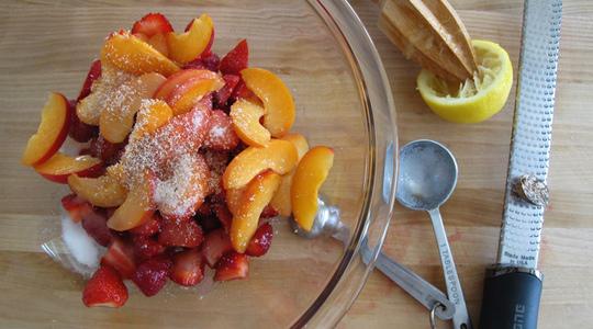 Marinated strawberries and apricots-03
