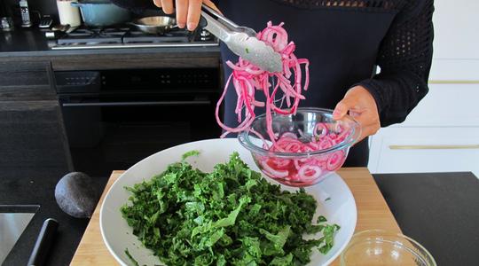 Chopped kale salad with pickled onions-08