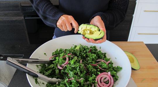 Chopped kale salad with pickled onions-11