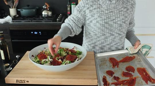 Salad with crispy prosciutto and fresh mozzarella-06