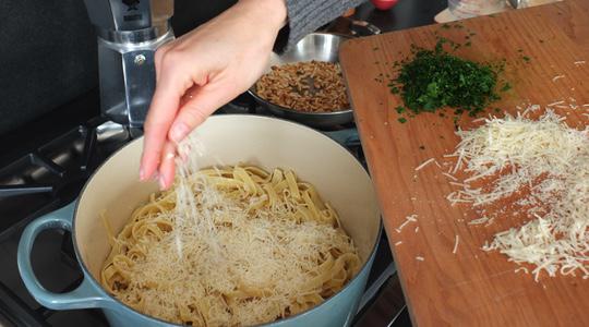 Pine nut and parsley pasta-08