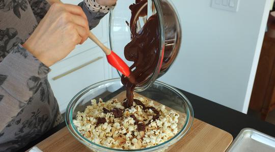 Chocolate popcorn almond clusters-06