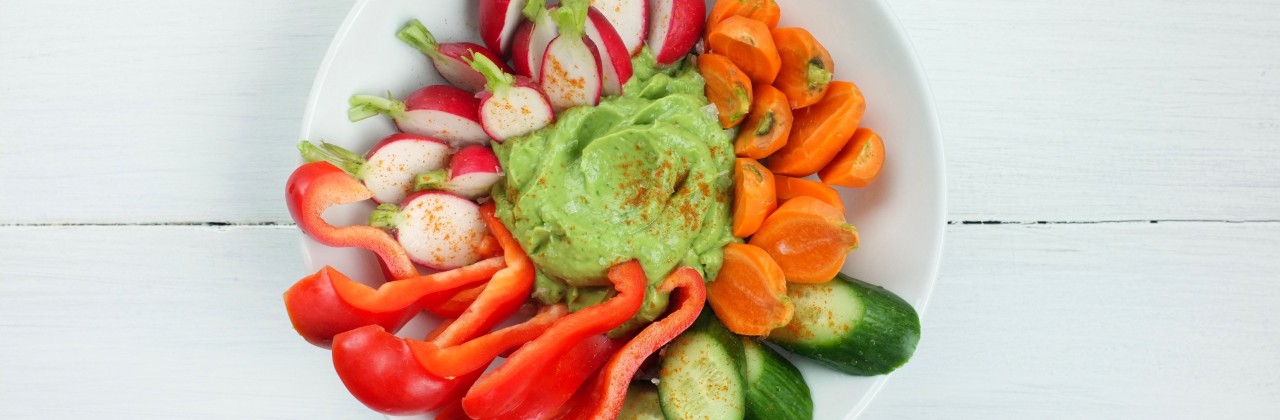 Crunchy Vegetables with Avocado Dip
