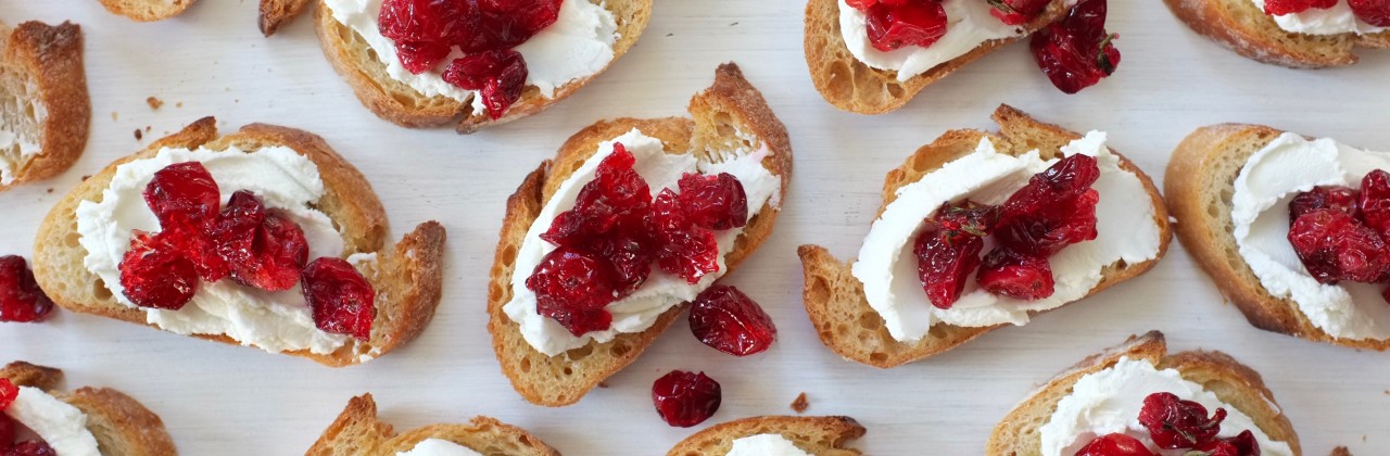 Roasted Cranberry Crostini with Goat Cheese and Thyme