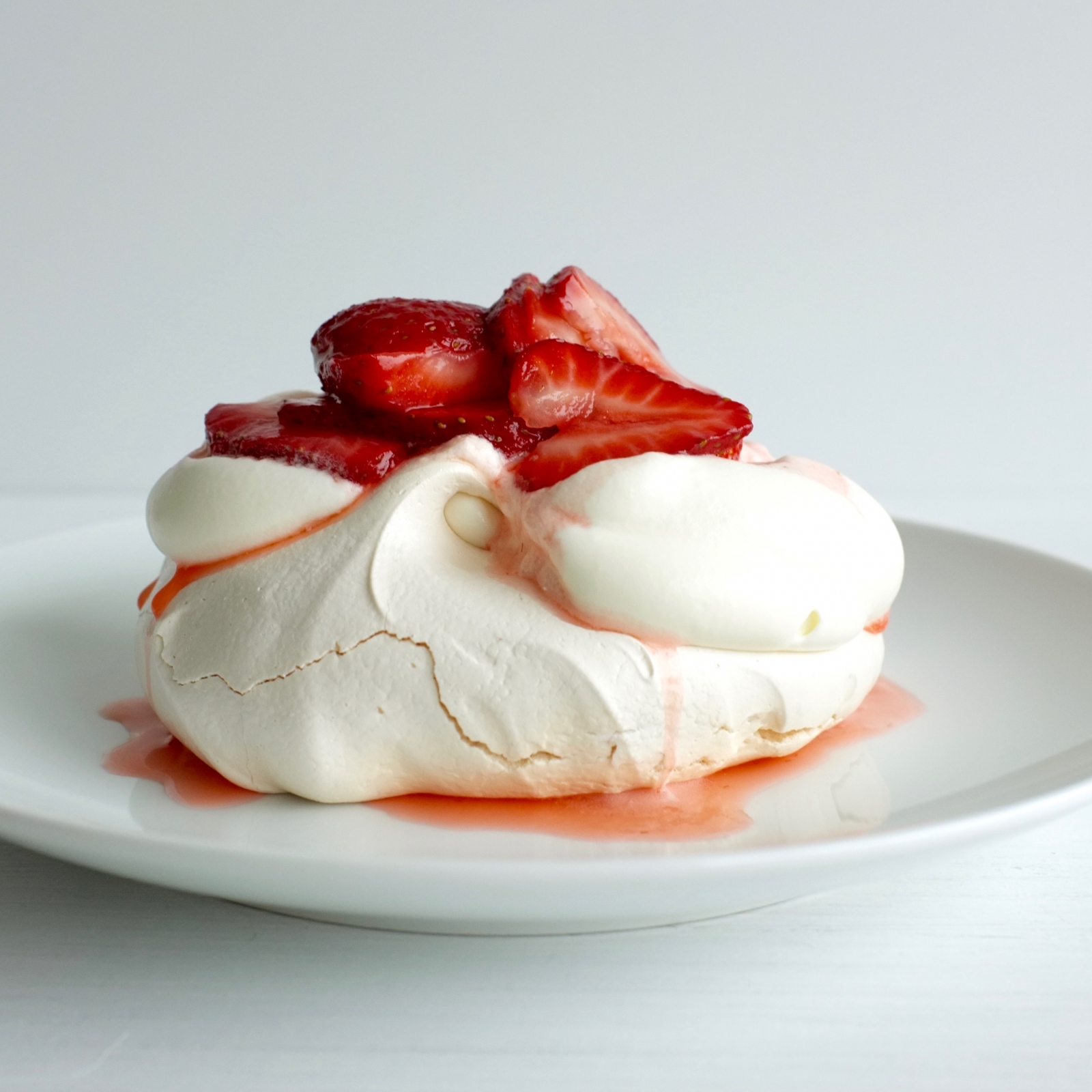  Strawberry Pavlovas