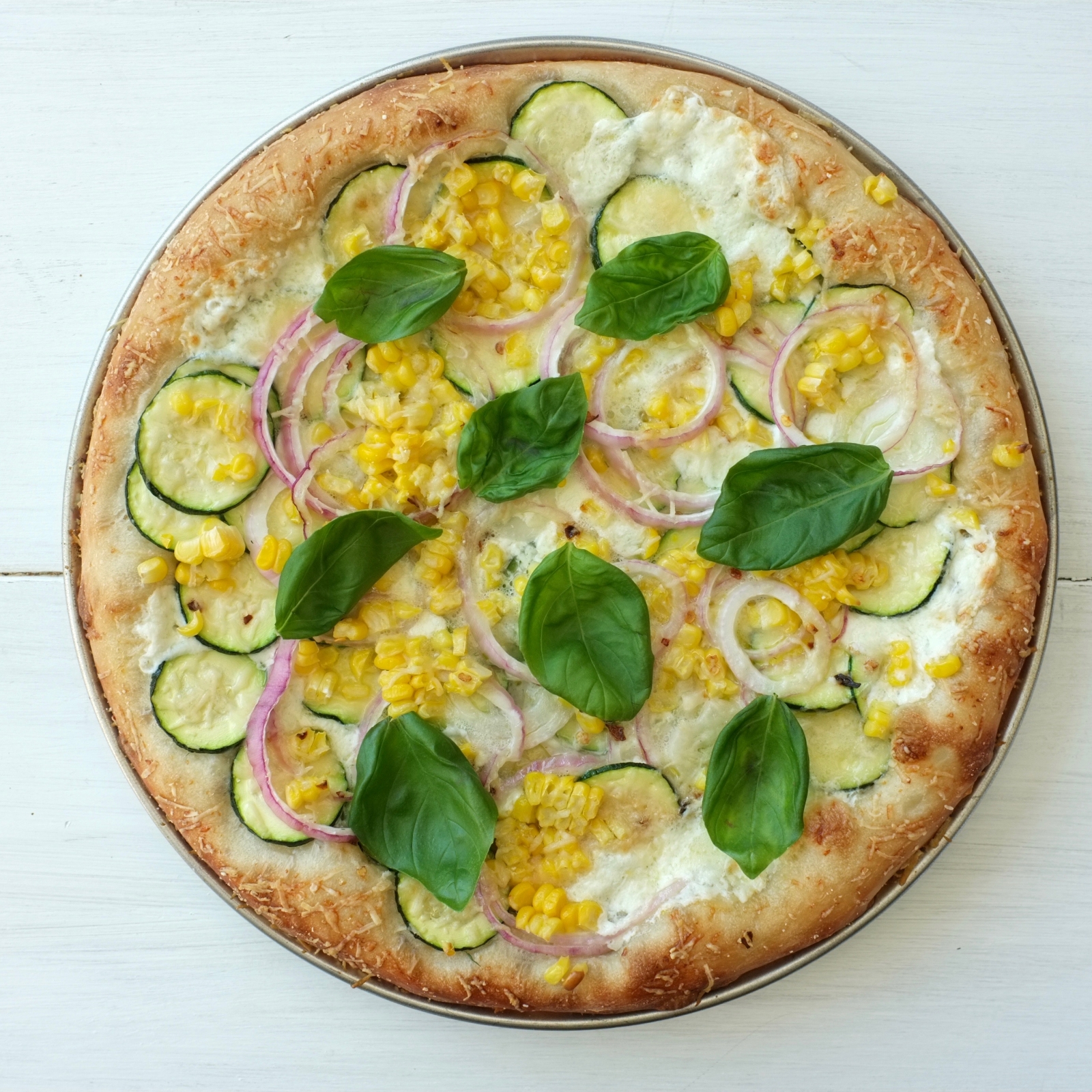 Grilled Pizza with Mozzarella, Zucchini and Corn